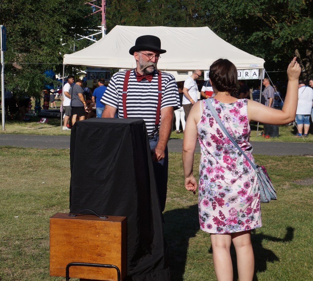 Perhaps the entertainer is lost..